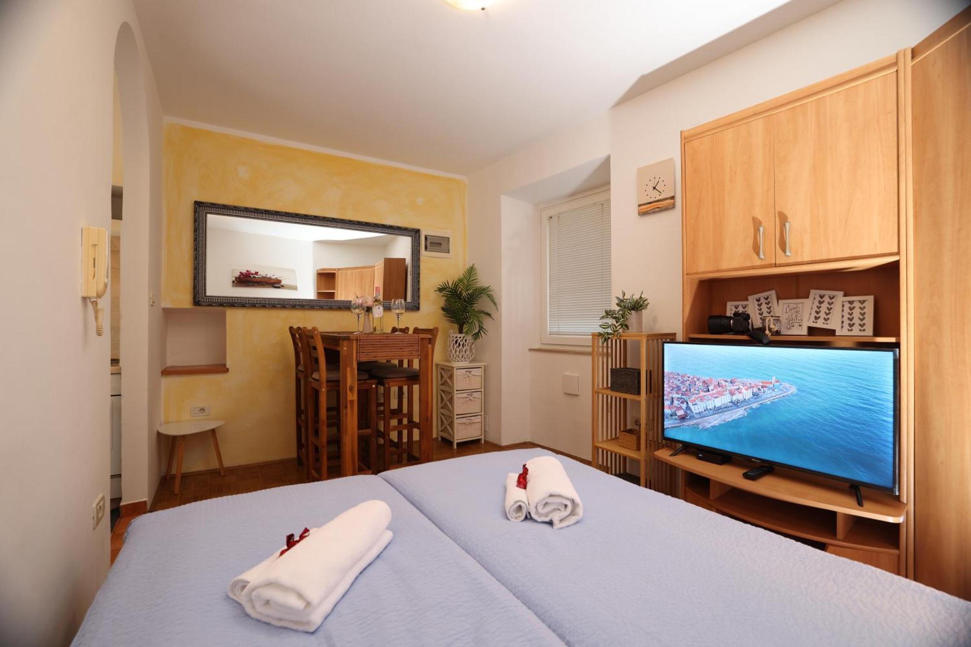 Mhouse Apartment Piran Luaran gambar