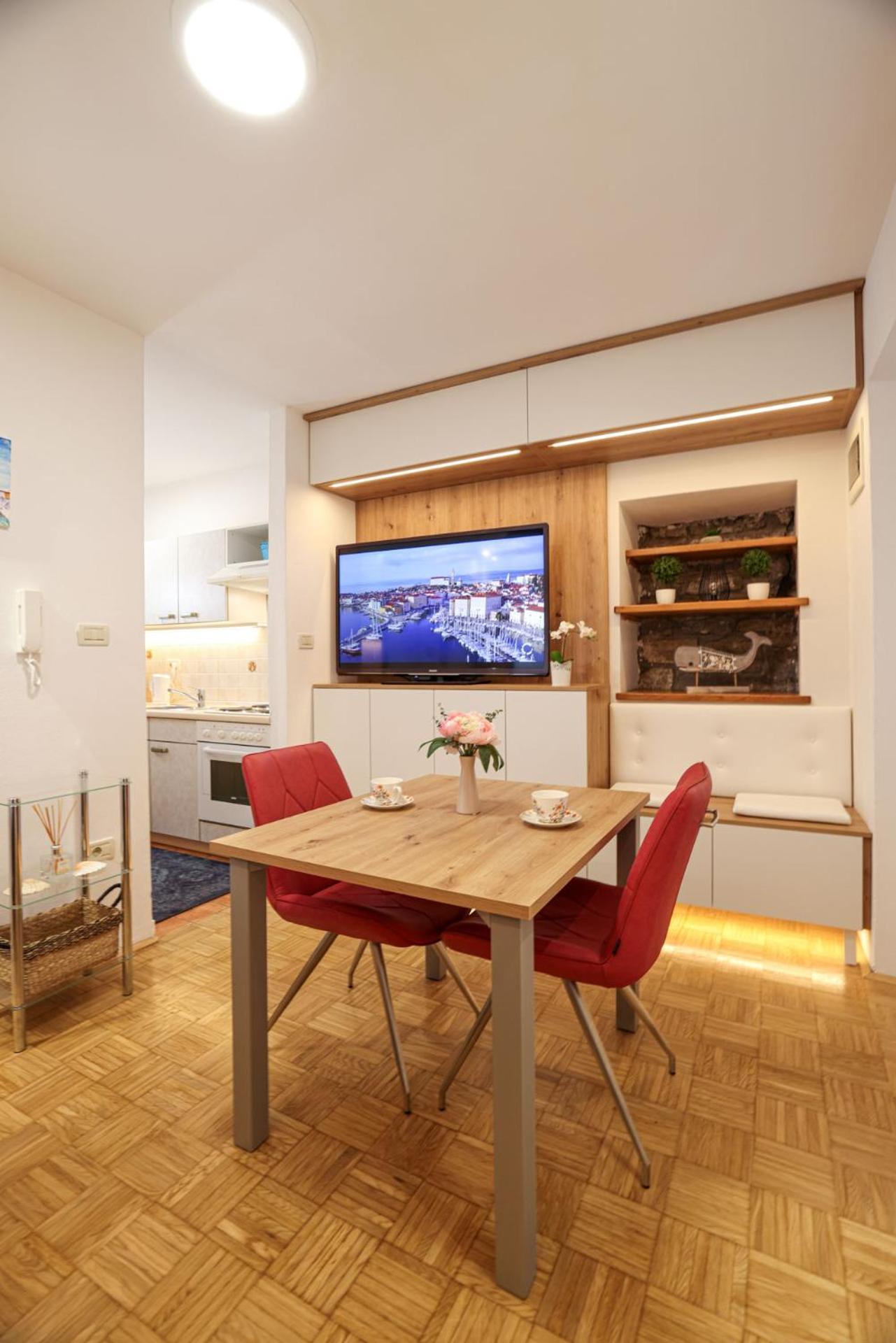 Mhouse Apartment Piran Luaran gambar