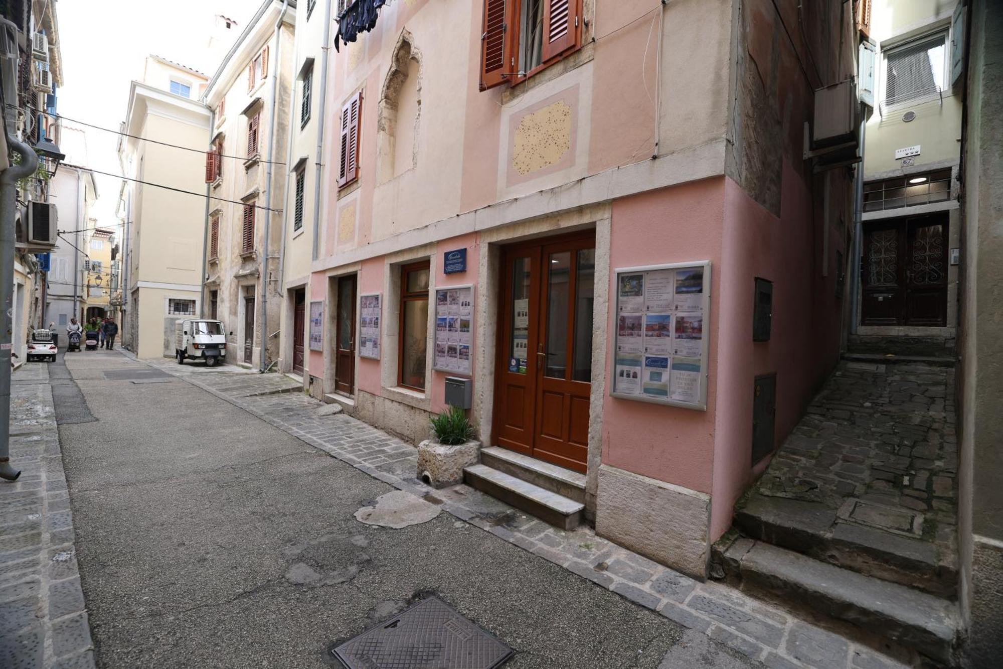 Mhouse Apartment Piran Luaran gambar